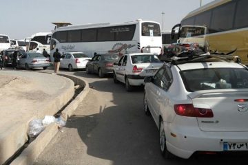 ازدحام شدید در مرز مهران به دلیل خروج خودروهای شخصی+عکس