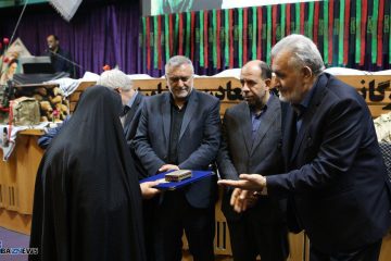 از ٧٠ نفر از جانبازان، ایثارگران و خانواده های شهدای دفاع مقدس و مدافعان حرم تقدیر شد