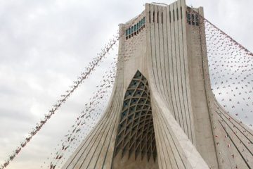 برج آزادی به مناسبت ۲۲ بهمن تعطیل است