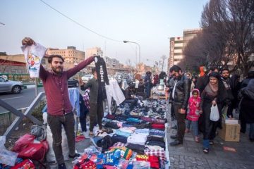 دستفروشان در بازارچه‌های محلی و اطراف میدان امام علی(ع) مستقر می‌شوند