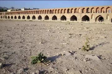 باید در مجلس دوازدهم چندنماینده ازاصفهان در کمیسیون آب و محیط زیست مجلس باشند/موضوعات زیست محیطی باید درقالب ملی بررسی شوند نه منطقه ای!/قوانین مرتبط با حوزه آب، درطول ۴۵ سال گذشته تجمیع نشده است