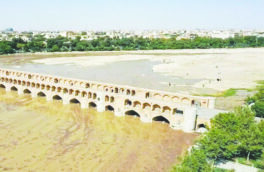 پل‌های تاریخی اصفهان در عطش زاینده‌رود   