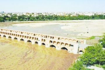 پل‌های تاریخی اصفهان در عطش زاینده‌رود   