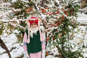 بارش برف، اصفهان را مهمان شادی کودکان کرد