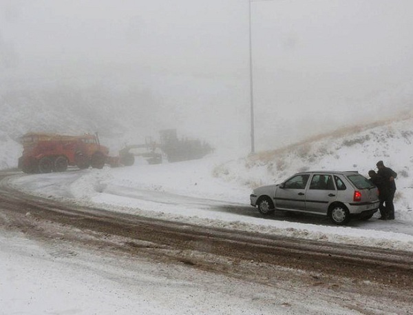 بارش برف و باران در ۹ استان/تردد درجاده با زنجیر چرخ امکان پذیراست